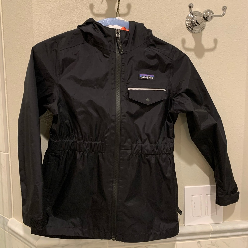 Like new - Patagonia rain jacket - sz S (7/8)